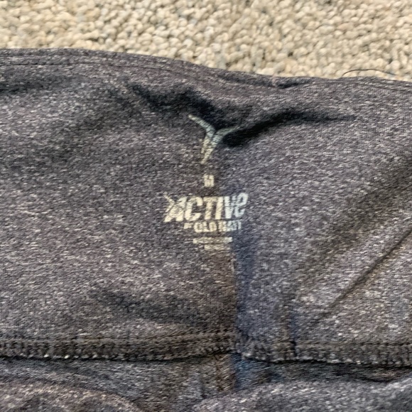 Old Navy Activewear Cropped Legging - Picture 2 of 2